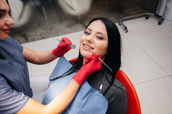 Issues A Cosmetic Dentist Can Fix With Dental Veneers